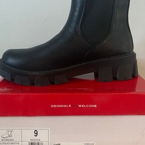 True Craft Womens Black smooth boots